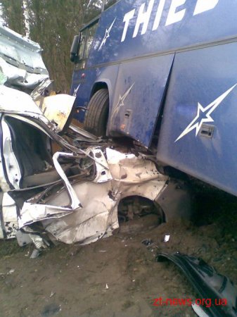 На Житомирщині "лоб у лоб" зіткнулися два автобуси