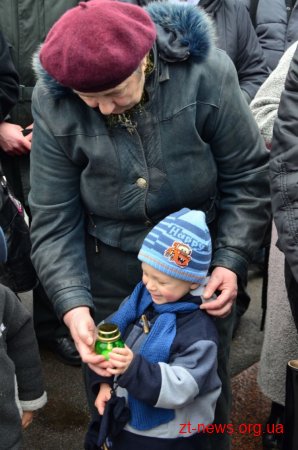 У Житомирі запалили хрест пам’яті до 80-річчя Голодомору