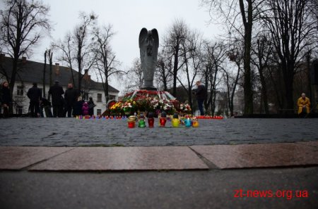 У Житомирі запалили хрест пам’яті до 80-річчя Голодомору