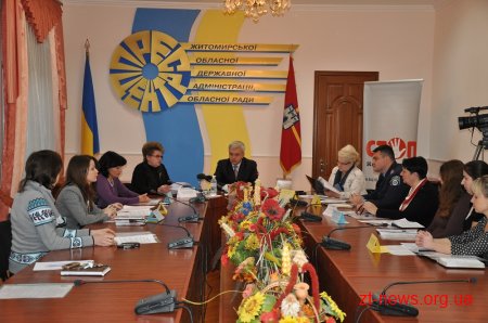 У Житомирі стартувала акція «16 днів проти насильства» У Житомирі стартувала акція «16 днів проти насильства»
