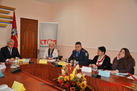 У Житомирі стартувала акція «16 днів проти насильства» У Житомирі стартувала акція «16 днів проти насильства»
