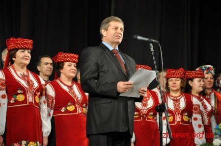 На сцені драмтеатру творчі колективи Новоград-Волинського району представили свій край