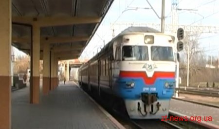 На Житомирщині електричка протягнула затиснутого в дверях пенсіонера
