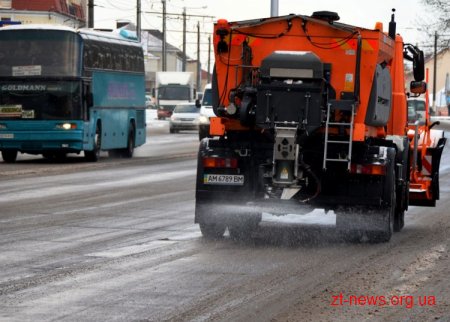 У Житомирі випробували нову техніку для прибирання снігу