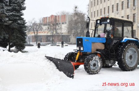 На дороги Житомира вже висипали 14 тонн солі та 260 тонн піщаносолевої суміші