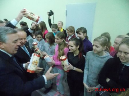 У День Святого Миколая у Житомирі урочисто відкрили оновлений легкоатлетичний манеж центрального стадіону