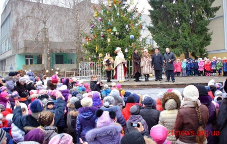 У Житомирі відкрили дитячу ялинку