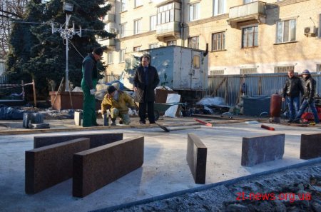 Мер Житомира Володимир Дебой невдоволений неякісним ремонтом Старого Бульвару