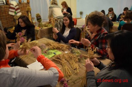 У Житомирі відбувся майстер-клас із виготовлення дідухів