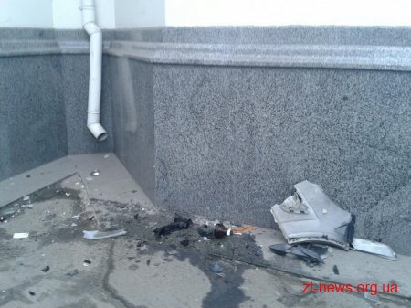 У Житомирі автомобіль врізався у Свято-Михайлівський кафедральний собор