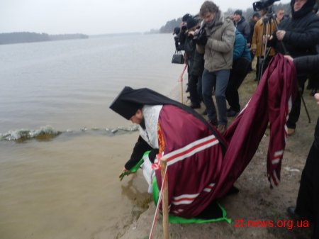 У гідропарку вже освятили воду на Водохреще