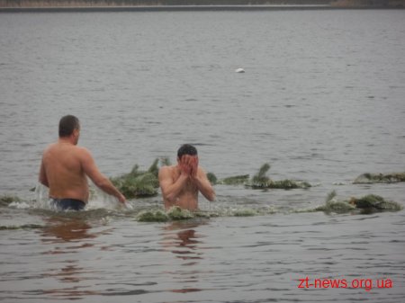 У гідропарку вже освятили воду на Водохреще