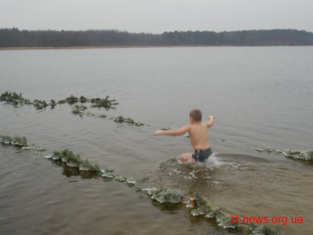 У гідропарку вже освятили воду на Водохреще