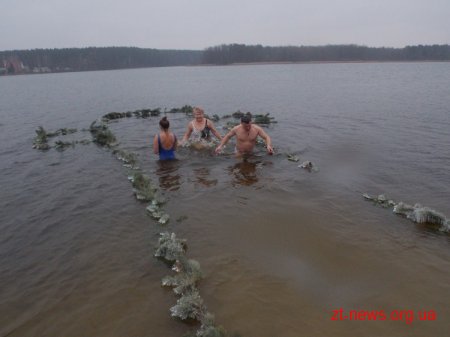 У гідропарку вже освятили воду на Водохреще