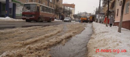 У Житомирі через порив водопроводу вулиця Черняховського перетворилася на бурхливу річку