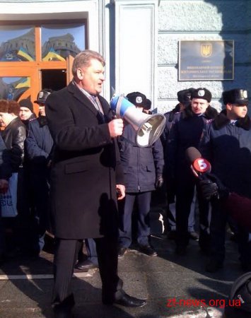 Мер Житомира поспілкувався з мітингувальниками і запросив їх разом писати звернення