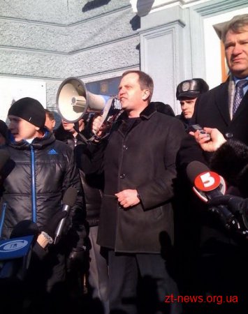 Мер Житомира поспілкувався з мітингувальниками і запросив їх разом писати звернення