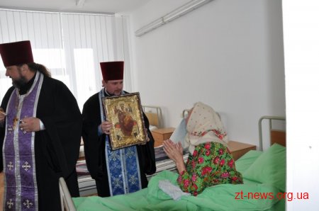 Представники громадської організації привезли чудотворну ікону «Всецариця» до Романівської центральної районної лікарні