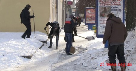 У Житомирі активісти прибрали вулицю Михайлівську від снігу