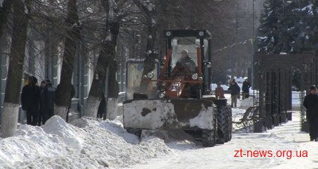У Житомирі активісти прибрали вулицю Михайлівську від снігу
