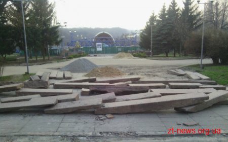 «Ракушка» може сповзти у річку, через незавершені роботи по водовідведенню