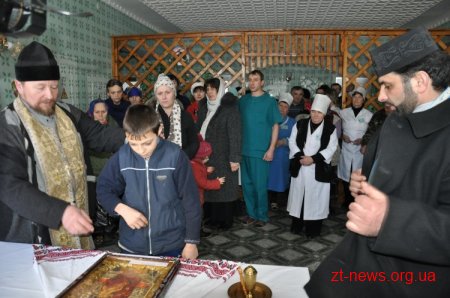 Представниці громадської організації передали Ємільчинській центральній районній лікарні ікону «Всецариця»