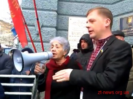 Комуністи накинулись на свободівця, який сказав їм, що Леніна треба зносити по-закону