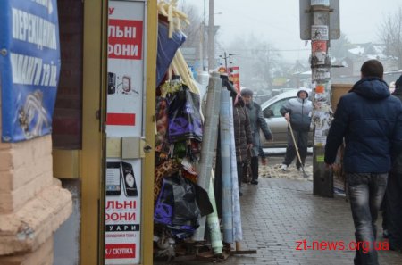 У рамках боротьби зі стихійною торгівлею у Житомирі провели черговий рейд