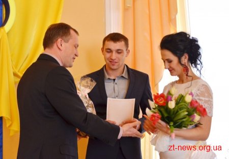 Володимир Дебой привітав молоду пару, яка в День Святого Валентина, офіційно стала подружжям