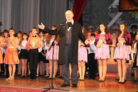 У драмтеатрі відбувся творчий звіт Романівського району