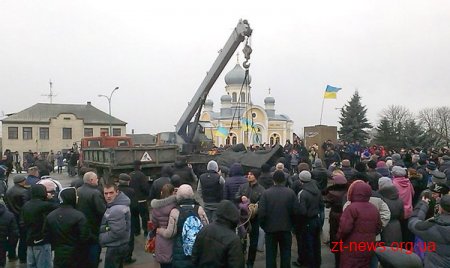 У Бердичеві та Малині знесли пам’ятники Леніну