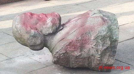 У Житомирі знесли пам’ятник Карлу Марксу