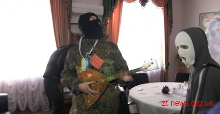 В Житомирі активісти висвердлили замок та потрапили до кабінету губернатора