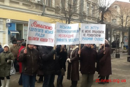 У Житомирі працівники ТТУ пікетують міськраду