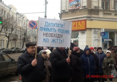 У Житомирі працівники ТТУ пікетують міськраду