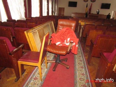 Активісти звільняють будівлю Житомирської обласної ради