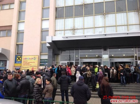У Житомирі підприємці заблокували вхід до Торгівельного Центру