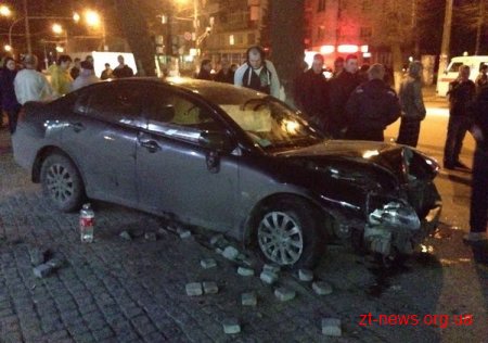 У Житомирі водій Mitsubishi врізався у два автомобілі, після чого збив двох пішоходів