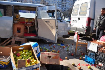 На продавців соціального ринку напали невідомі у масках