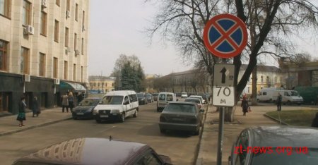 Активісти взялися привчати житомирських водіїв паркуватися за правилами