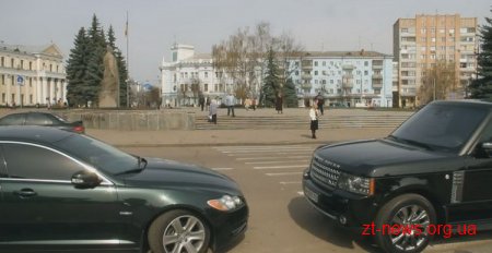 Активісти взялися привчати житомирських водіїв паркуватися за правилами