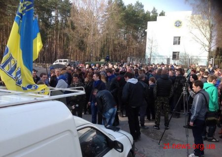 Активісти автомайдану сьогодні приїхали на Житомирський бронетанковий завод