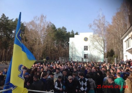 Активісти автомайдану сьогодні приїхали на Житомирський бронетанковий завод