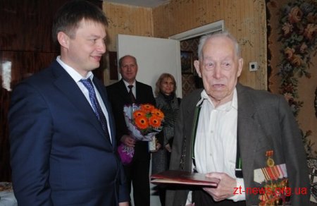 Сидір Кізін привітав жителя Житомира зі сторіччям