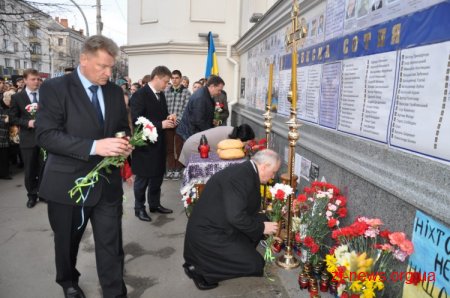 У Житомирі понад тисячу людей пам’янули героїв Небесної сотні