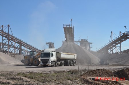 Підприємства видобувної галузі Черняхівського району прагнуть працювати на повну потужність