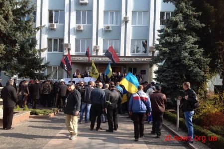 У Житомирі люди пікетують обласну прокуратуру