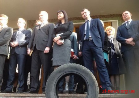 У Житомирі люди пікетують обласну прокуратуру