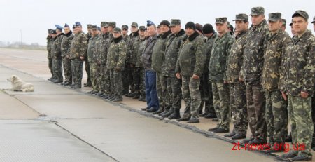 Військові Озерного отримали засоби зв’язку, придбані за кошти громади