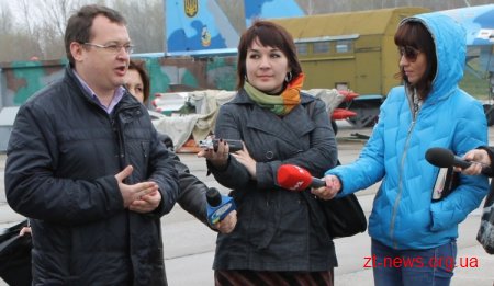 Військові Озерного отримали засоби зв’язку, придбані за кошти громади